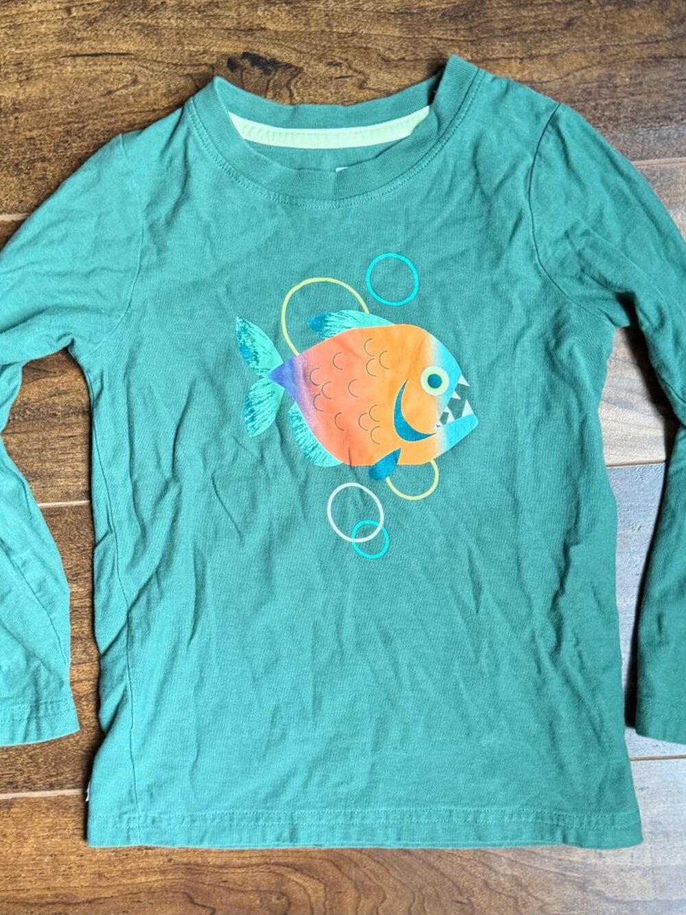 Tea Collection Peaceful Piranha Long Sleeved Graphic Tee :: Botany Green